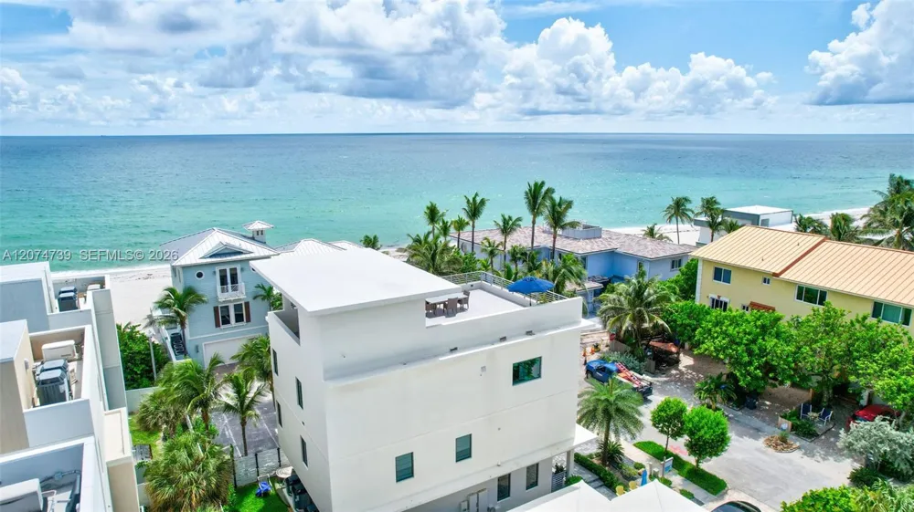 305 Oak St Hollywood, FL 33019
