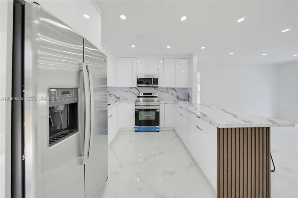 2200 NW 110th St Miami, FL 33167