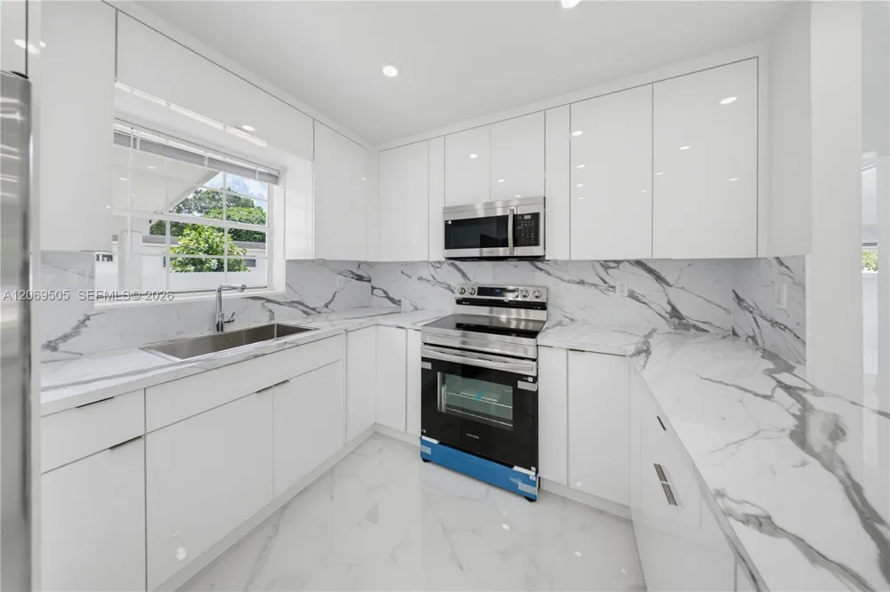 2200 NW 110th St Miami, FL 33167