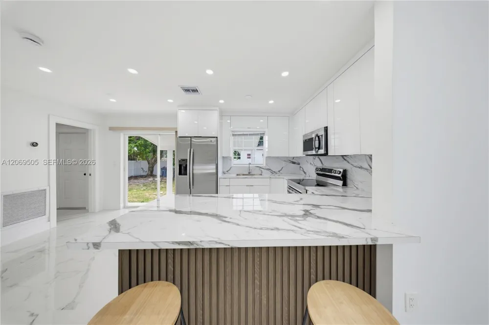 2200 NW 110th St Miami, FL 33167