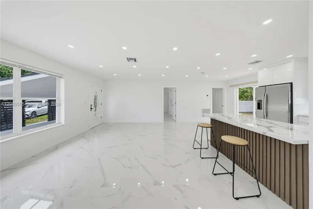 2200 NW 110th St Miami, FL 33167