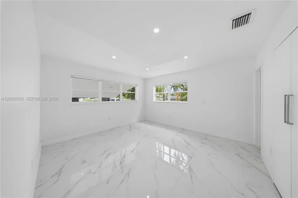 2200 NW 110th St Miami, FL 33167