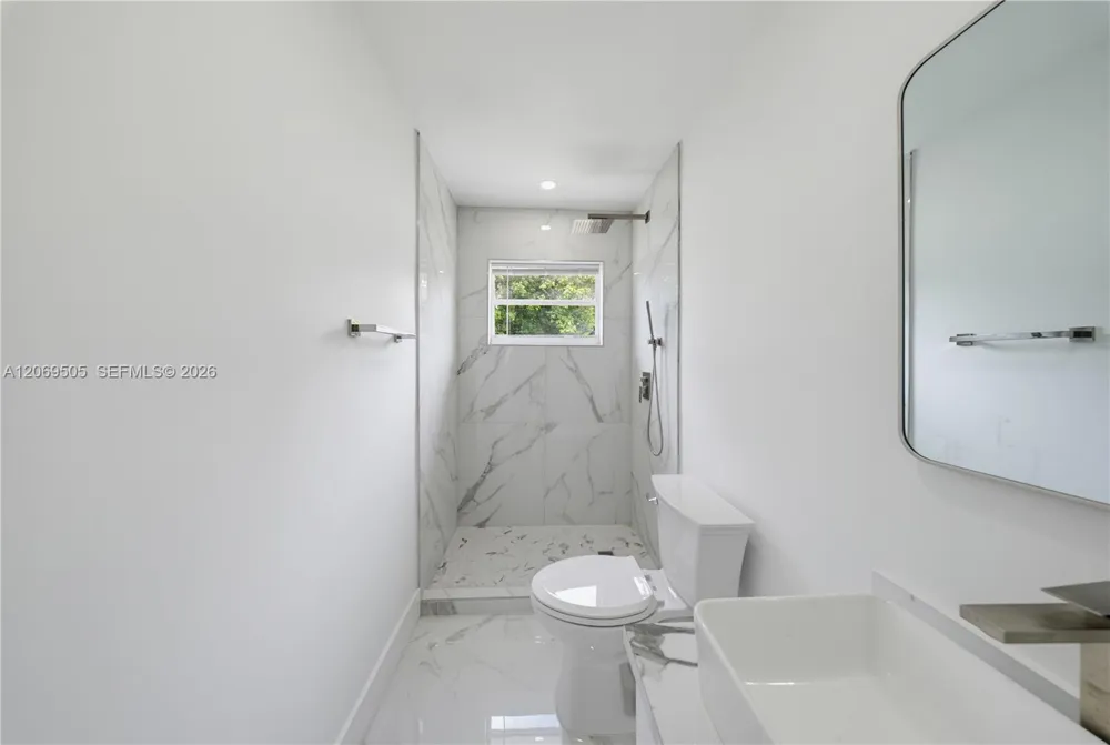 2200 NW 110th St Miami, FL 33167