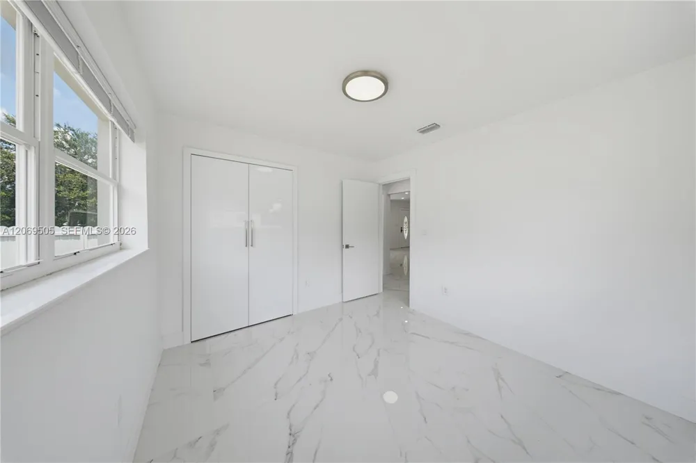 2200 NW 110th St Miami, FL 33167