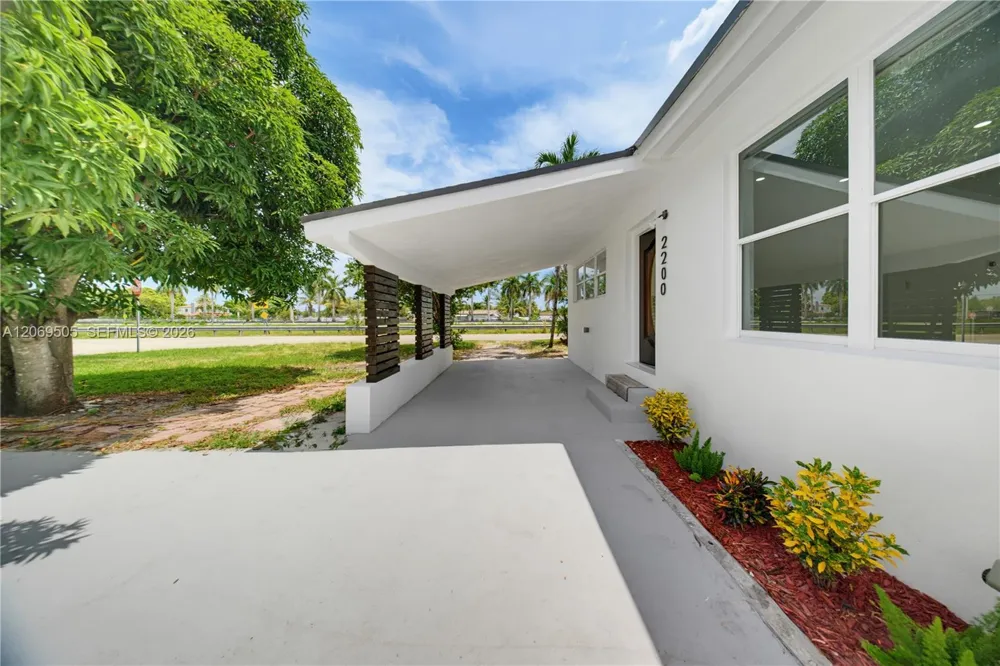 2200 NW 110th St Miami, FL 33167