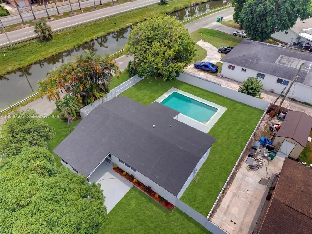 2200 NW 110th St Miami, FL 33167
