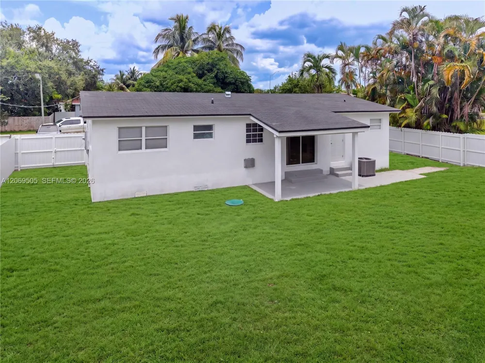 2200 NW 110th St Miami, FL 33167