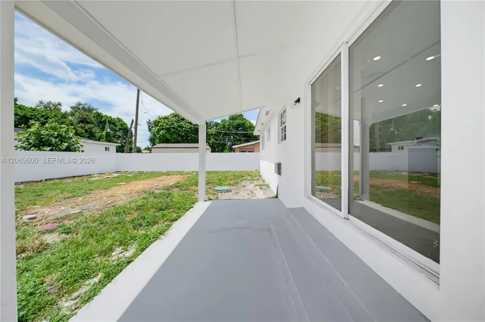 2200 NW 110th St Miami, FL 33167