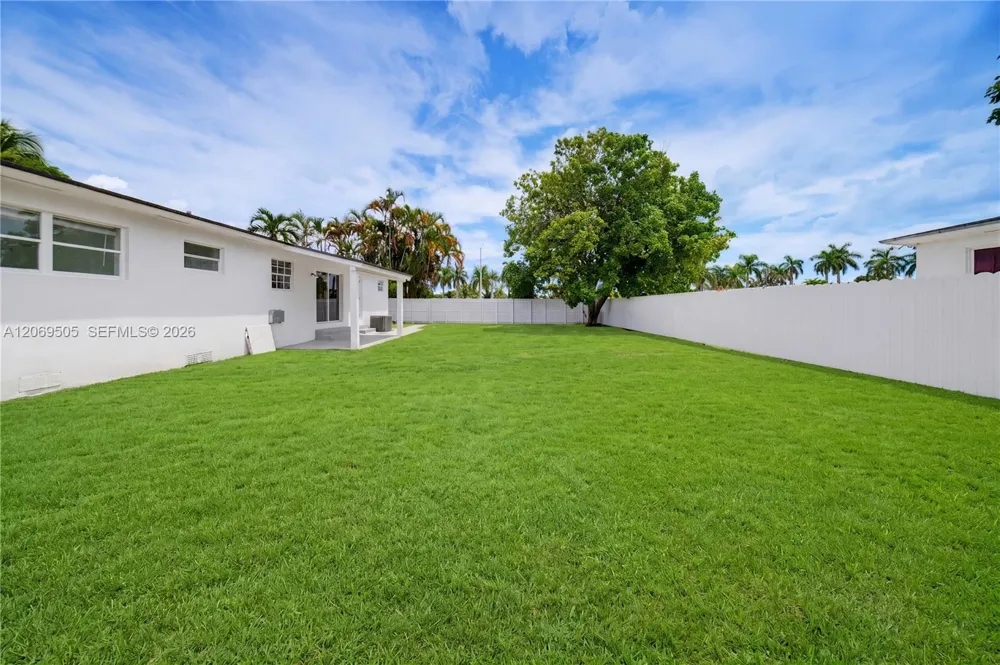 2200 NW 110th St Miami, FL 33167