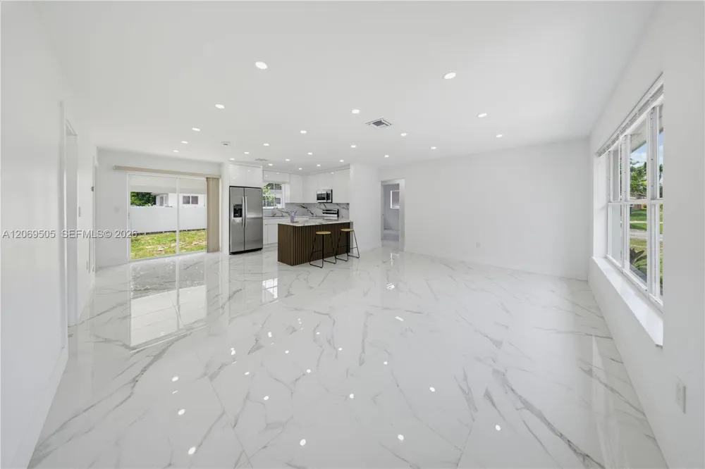 2200 NW 110th St Miami, FL 33167