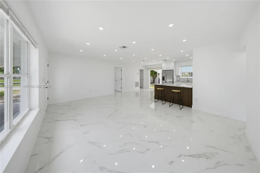 2200 NW 110th St Miami, FL 33167