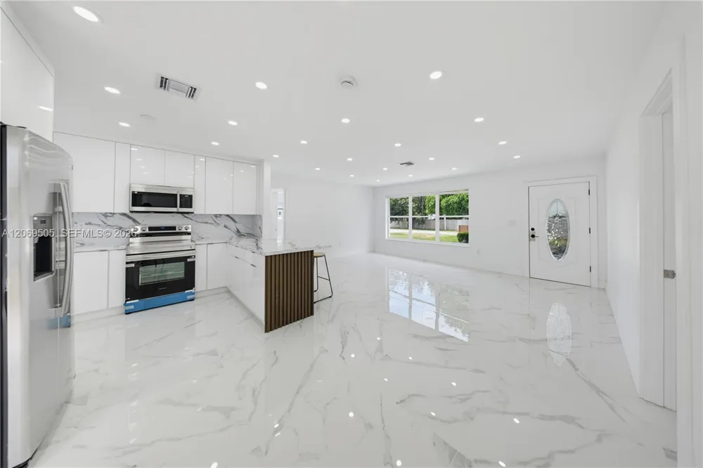 2200 NW 110th St Miami, FL 33167