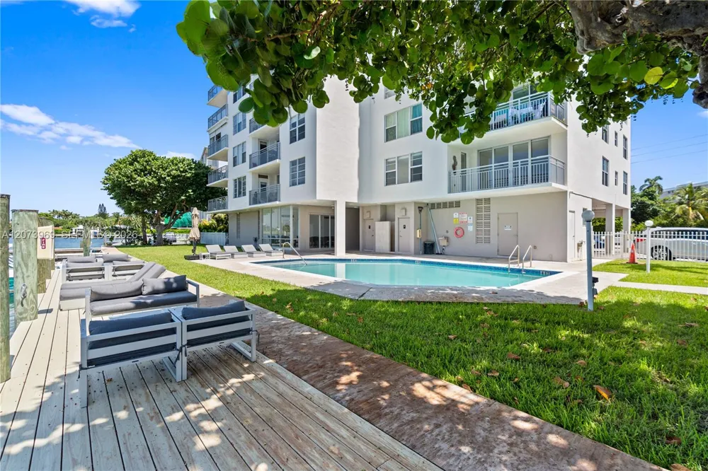 9250 W Bay Harbor Dr #2A Bay Harbor Islands, FL 33154