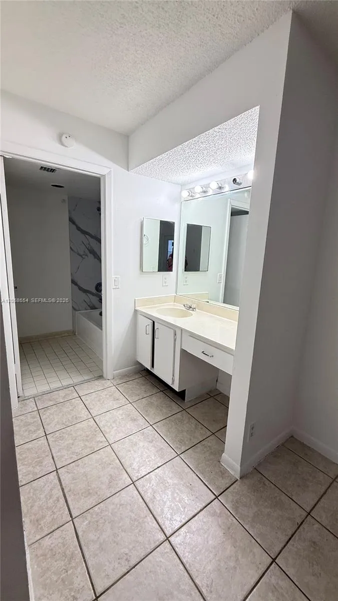 13944 SW 90th Ter #13944 Miami, FL 33186