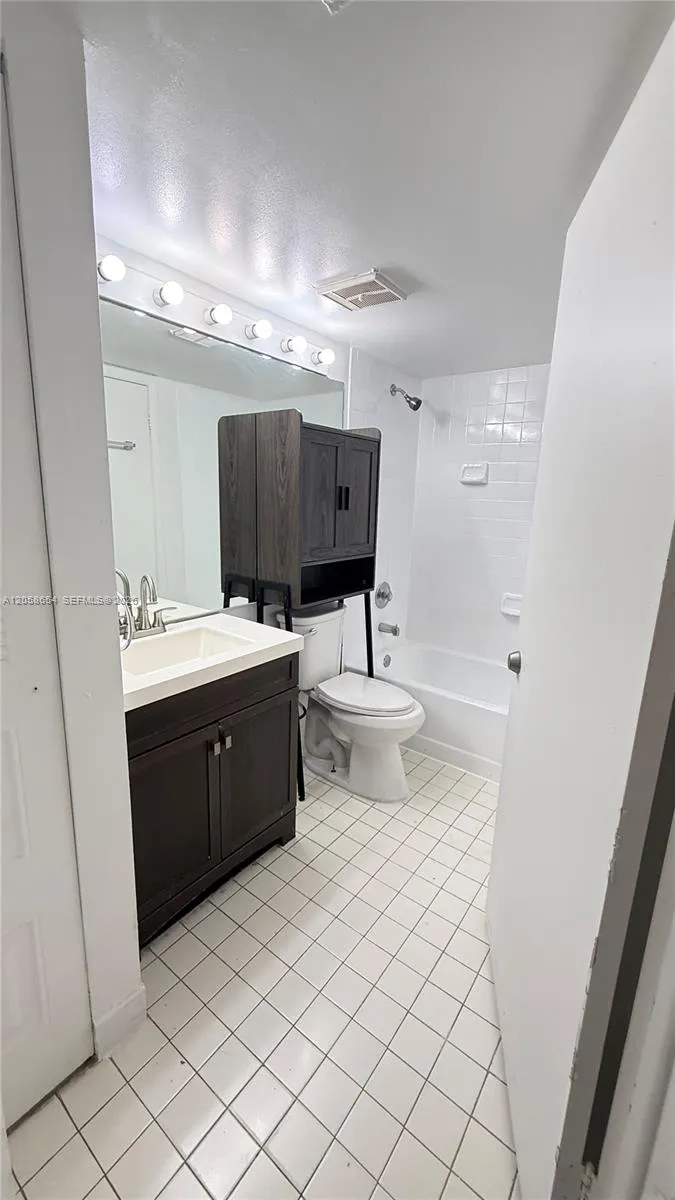 13944 SW 90th Ter #13944 Miami, FL 33186