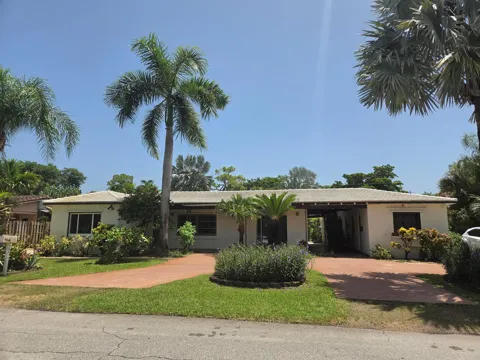704 NE 22ND DRIVE #1-4