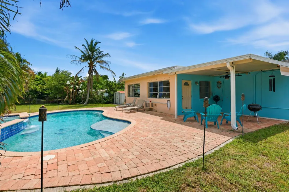 156 Granada Drive Palm Springs, FL 33461