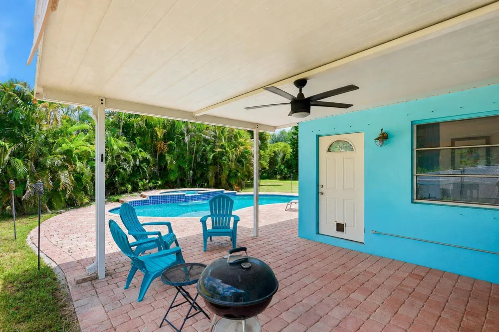 156 Granada Drive Palm Springs, FL 33461