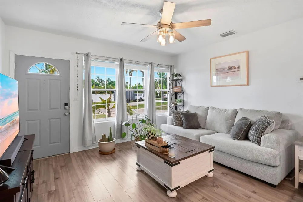 156 Granada Drive Palm Springs, FL 33461