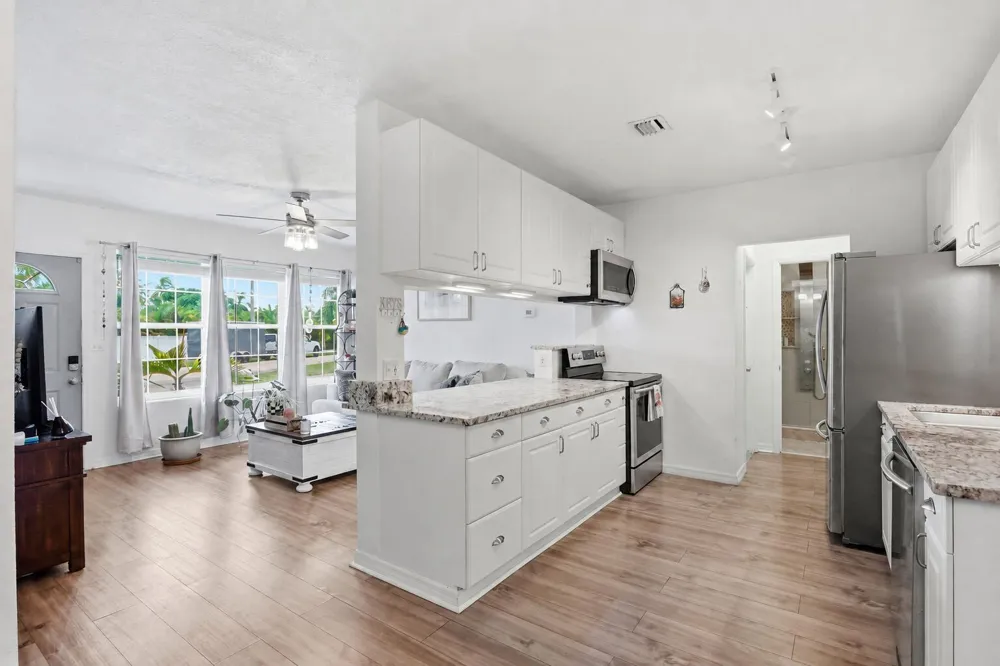 156 Granada Drive Palm Springs, FL 33461