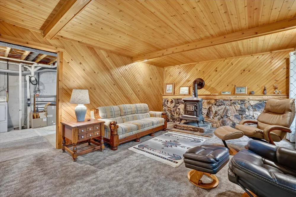 10077 Maple Hill Road Reynolds Township, MI 49329