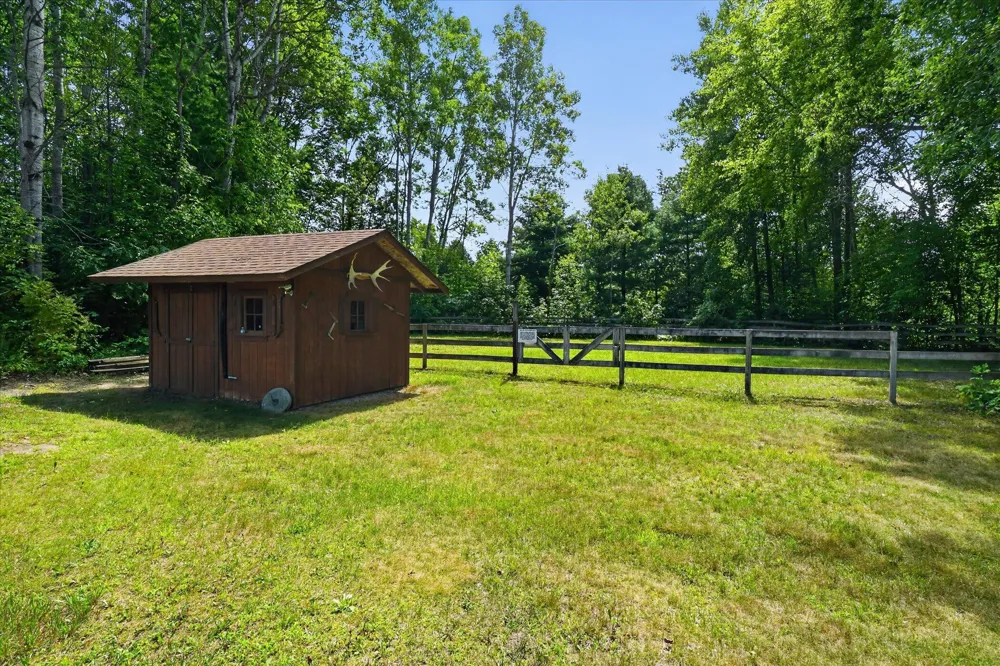 10077 Maple Hill Road Reynolds Township, MI 49329