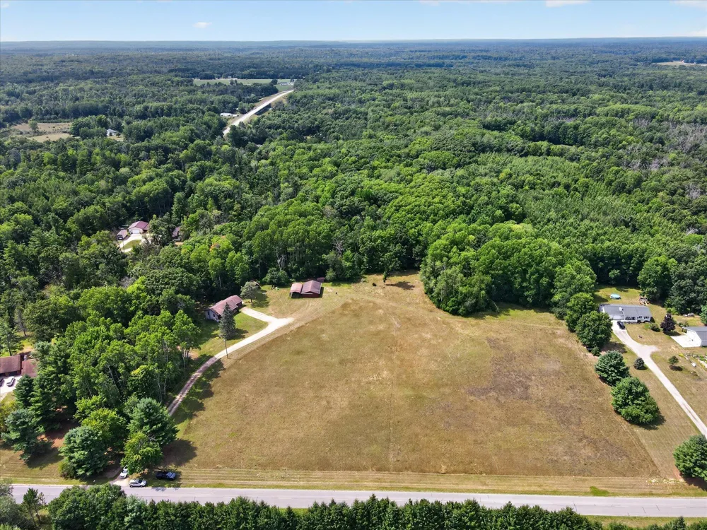 10077 Maple Hill Road Reynolds Township, MI 49329