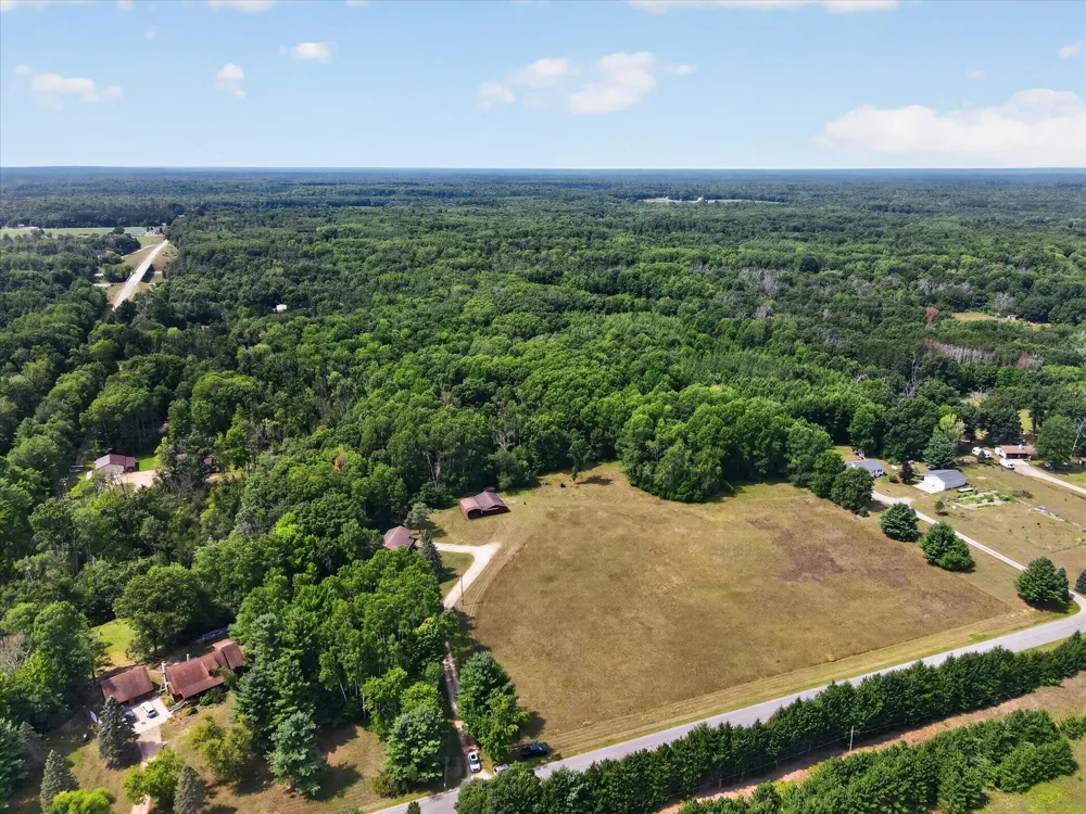10077 Maple Hill Road Reynolds Township, MI 49329
