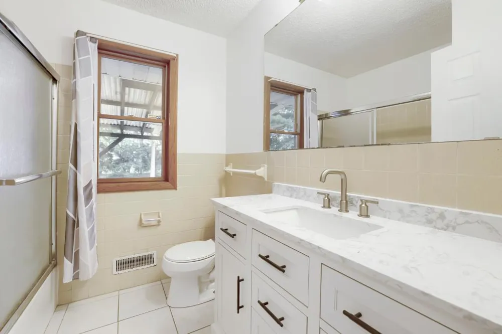 8536 15th Avenue S Bloomington, MN 55425