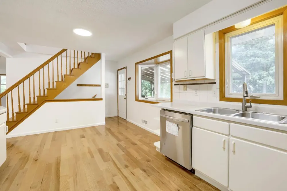 8536 15th Avenue S Bloomington, MN 55425