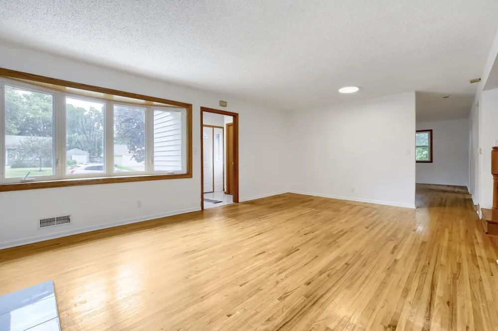 8536 15th Avenue S Bloomington, MN 55425