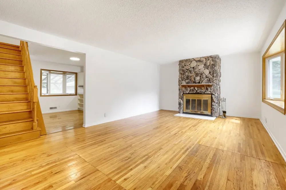 8536 15th Avenue S Bloomington, MN 55425