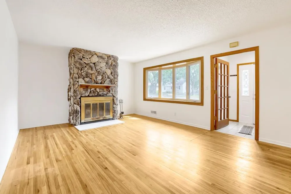 8536 15th Avenue S Bloomington, MN 55425