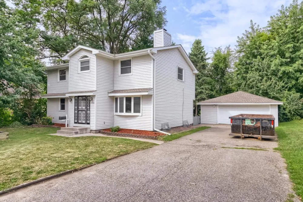 8536 15th Avenue S Bloomington, MN 55425