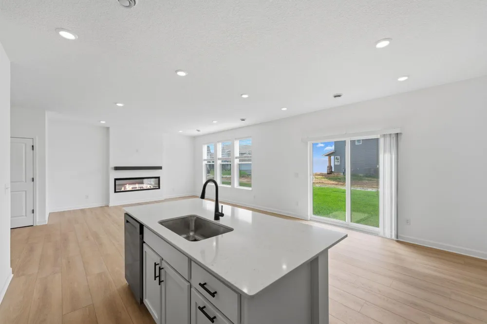 18350 Glancy Way Lakeville, MN 55044