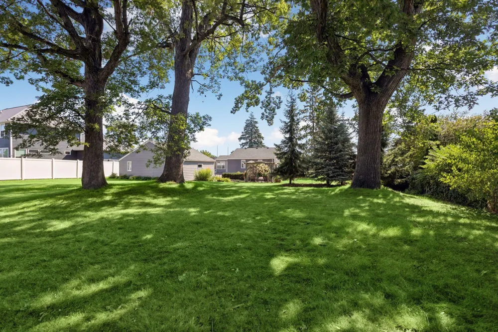 425 Turners Crossroad Golden Valley, MN 55422