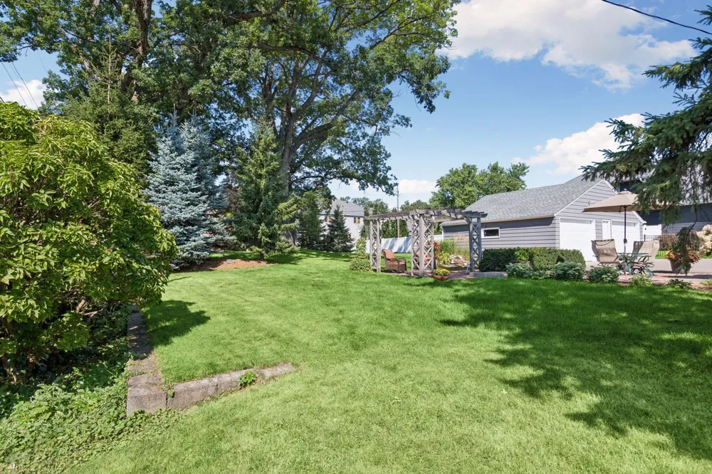 425 Turners Crossroad Golden Valley, MN 55422