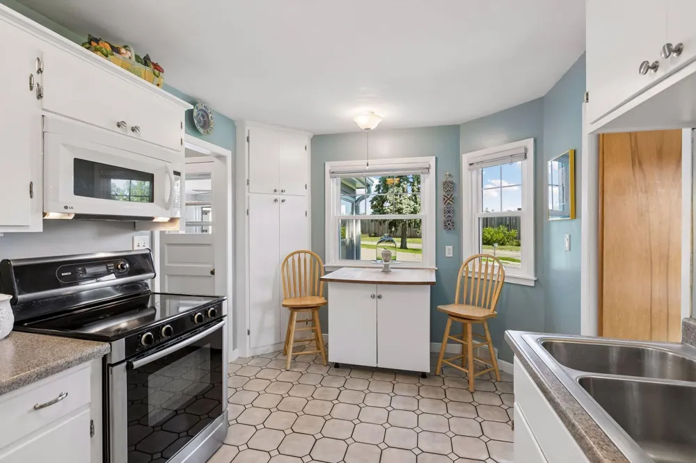 425 Turners Crossroad Golden Valley, MN 55422