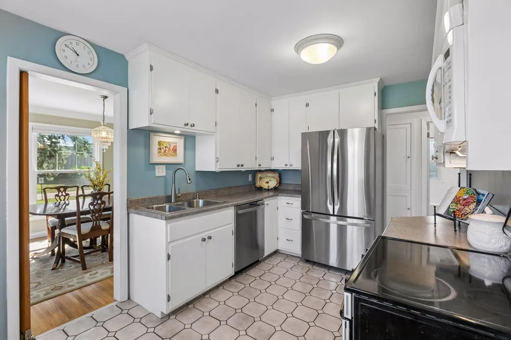 425 Turners Crossroad Golden Valley, MN 55422