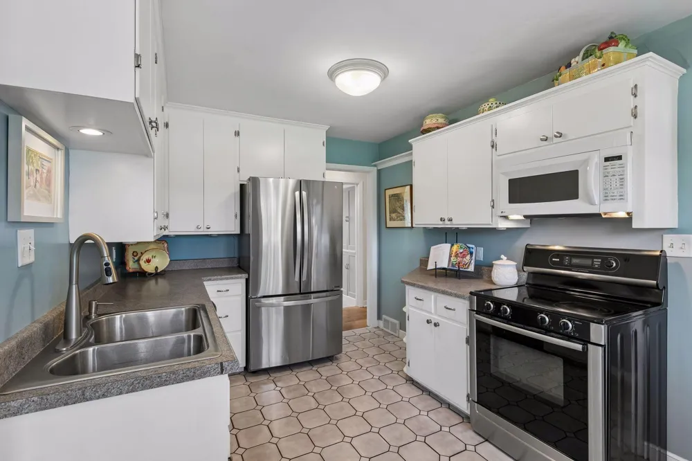 425 Turners Crossroad Golden Valley, MN 55422