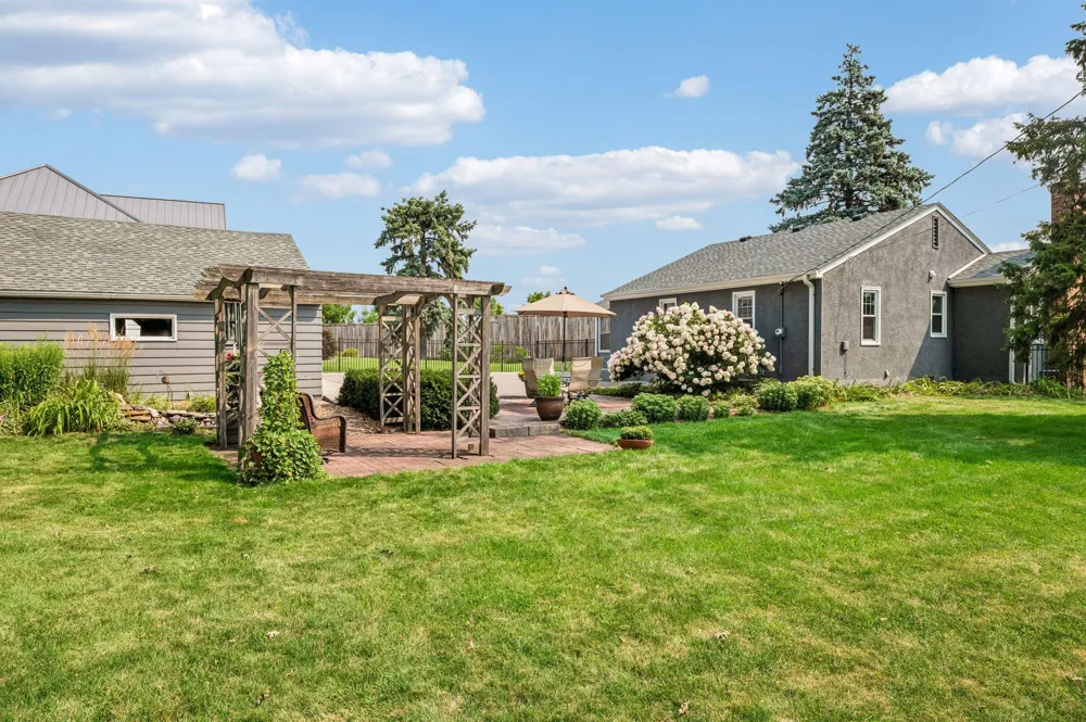 425 Turners Crossroad Golden Valley, MN 55422