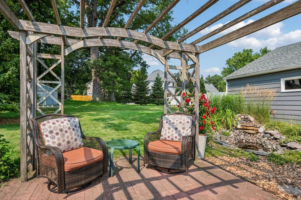 425 Turners Crossroad Golden Valley, MN 55422