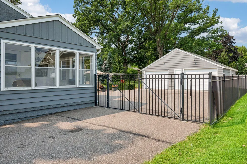 425 Turners Crossroad Golden Valley, MN 55422