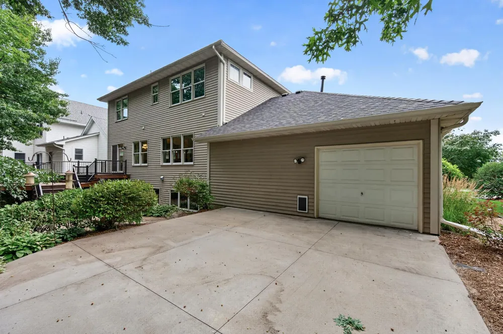 877 New Century Boulevard S Maplewood, MN 55119