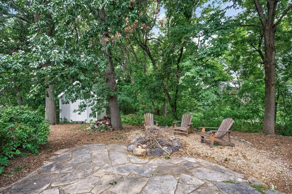 877 New Century Boulevard S Maplewood, MN 55119