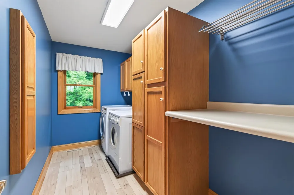 877 New Century Boulevard S Maplewood, MN 55119