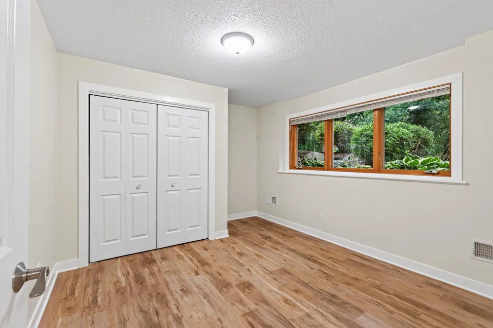 877 New Century Boulevard S Maplewood, MN 55119
