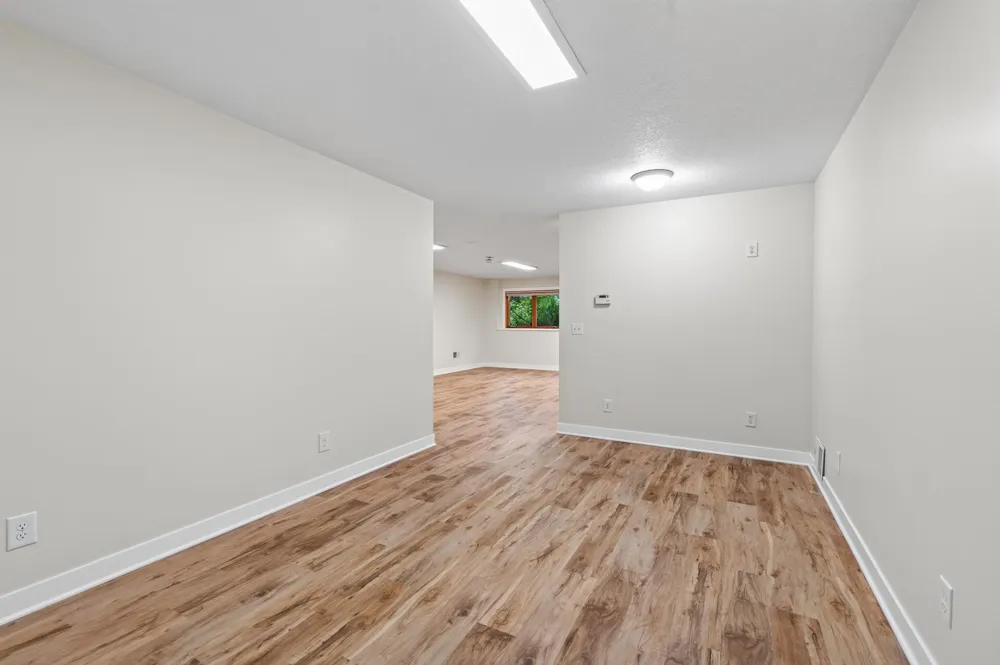 877 New Century Boulevard S Maplewood, MN 55119