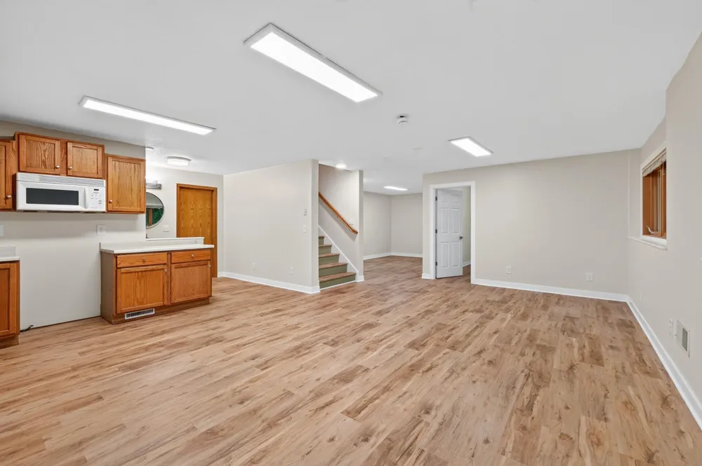 877 New Century Boulevard S Maplewood, MN 55119