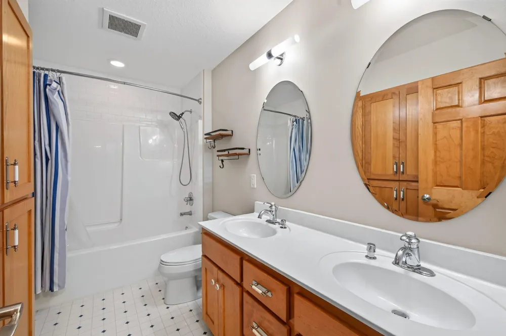 877 New Century Boulevard S Maplewood, MN 55119